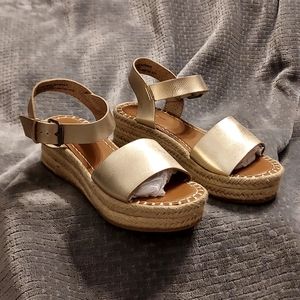 Universal Thread Wedge Gold Rae  2" Platform Espadrille Sandals 6 NWOB